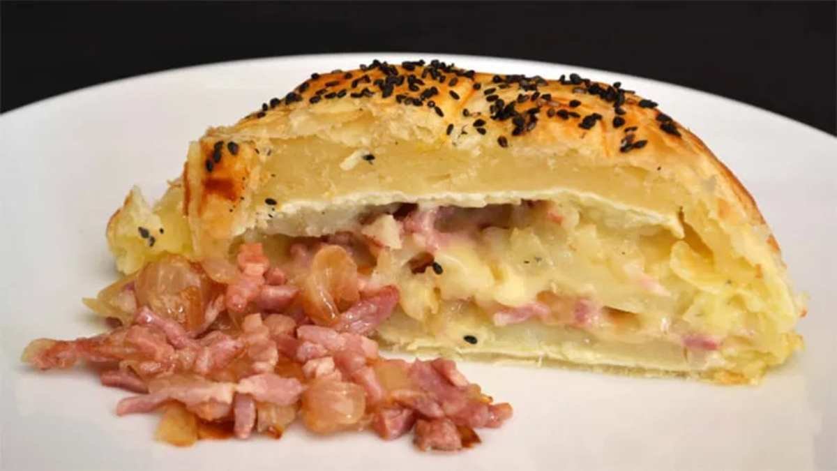 Feuillete de camembert aux tomates confites au balsamique au bacon et a loignon 1