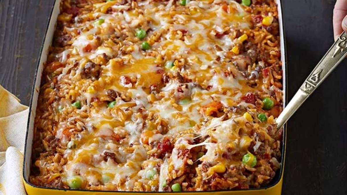 Gratin mexicain a base de riz et de boeuf hache.