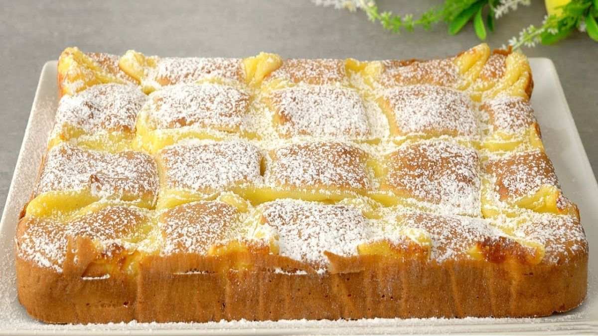 La torta di mele e panna si prepara in soli cinque minuti e contiene solo 180 calorie.